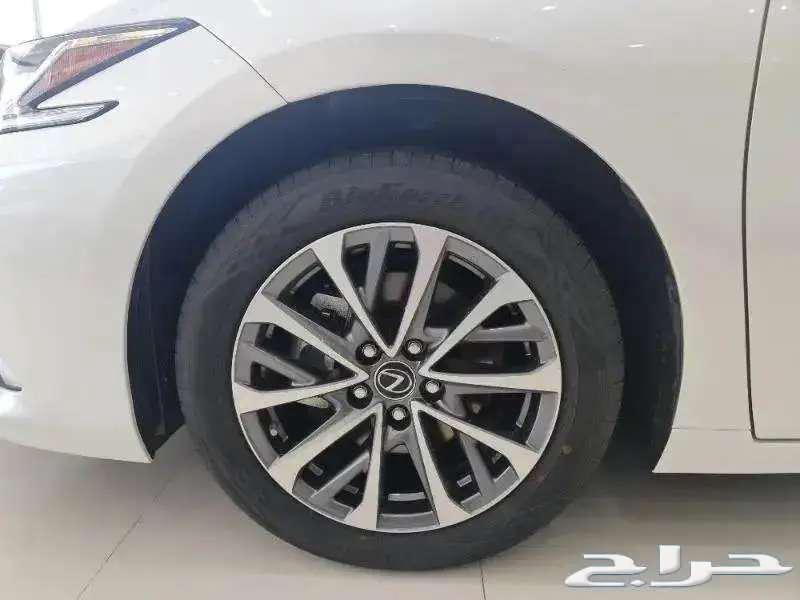 Lexus ES 250 AA model 2025 Saudi63298295781377113