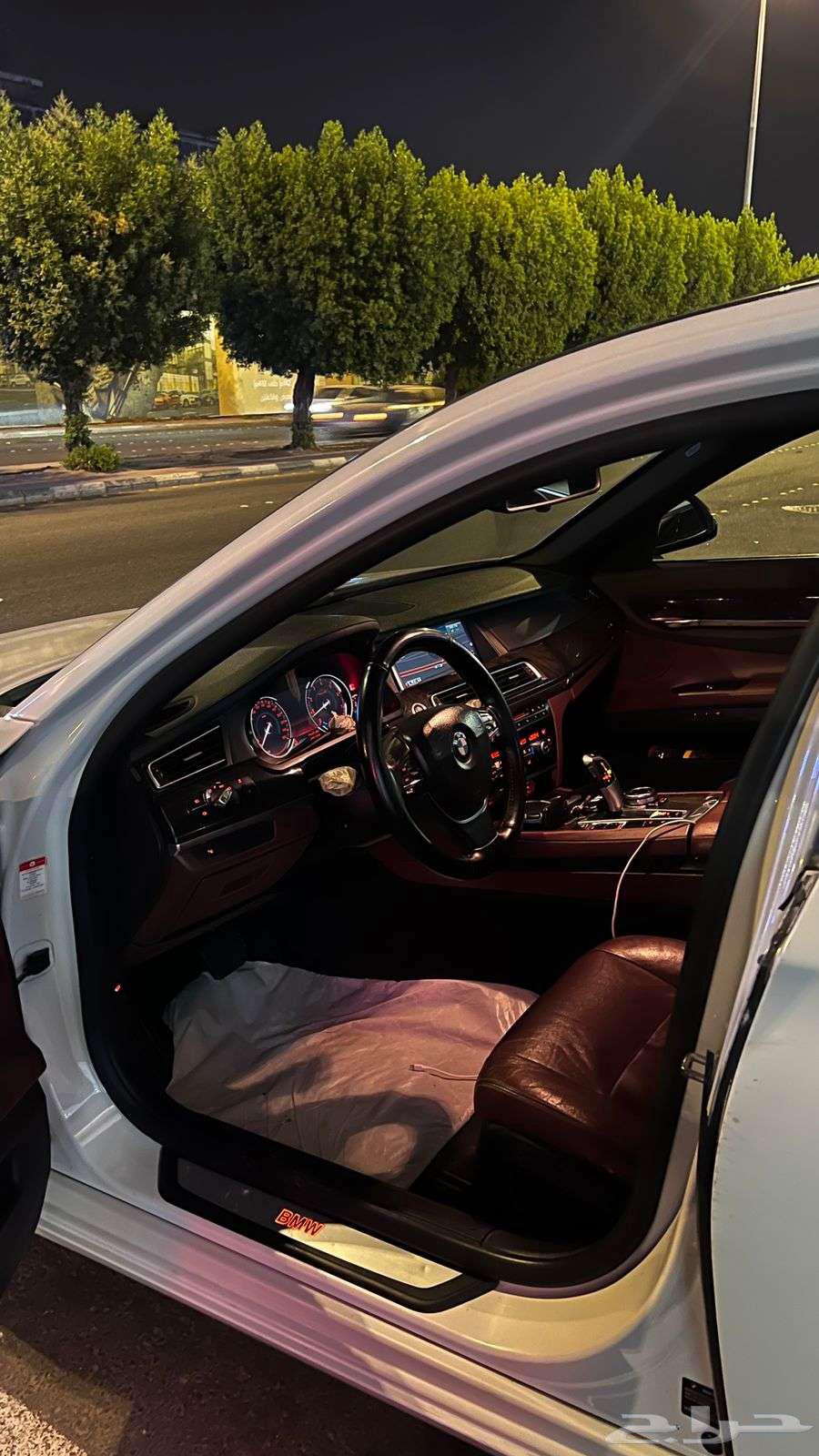 BMW الفئة السابعة 201563290980471810112