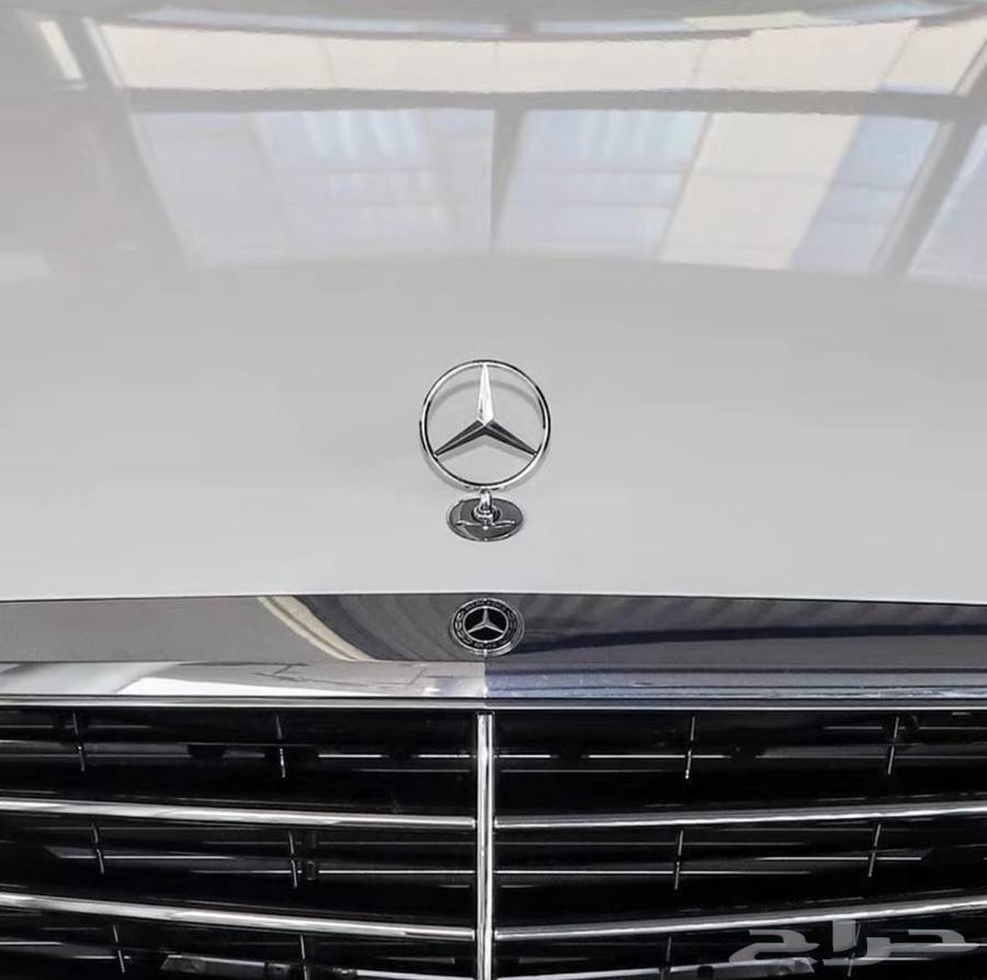 Mercedes sign statue63291324098051112