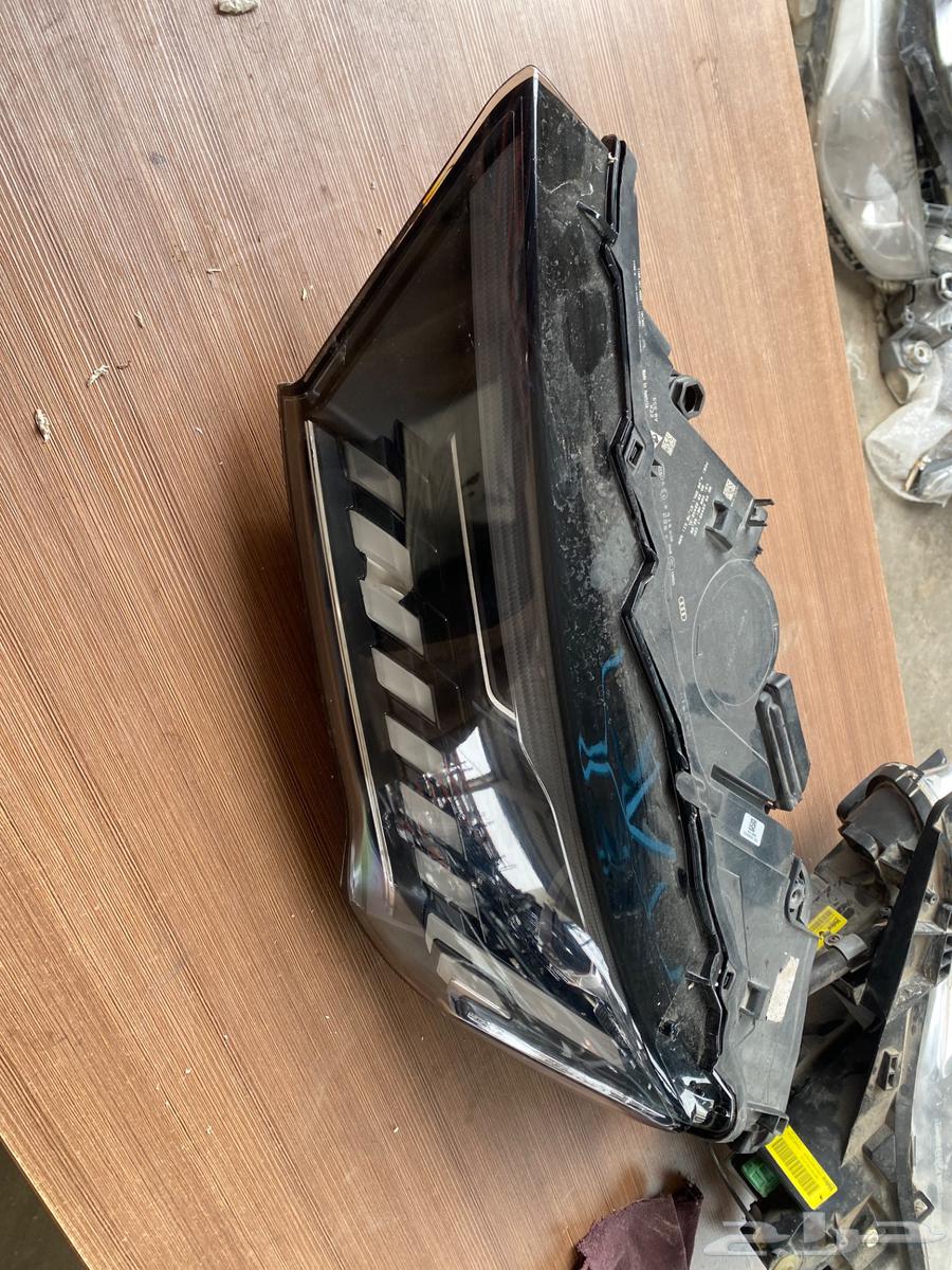 Candle on the left side of Audi Q763289832169091112