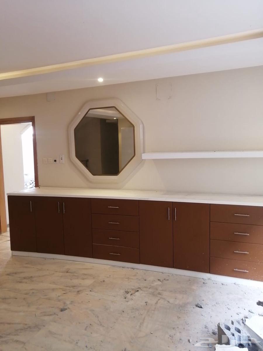 Luxurious table for sale with mirror63184966824451111