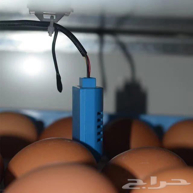 Red twilight incubator with enhanced cooling63179097308163114