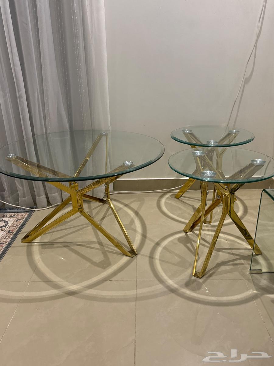 A large table and two small tables63179595326593111
