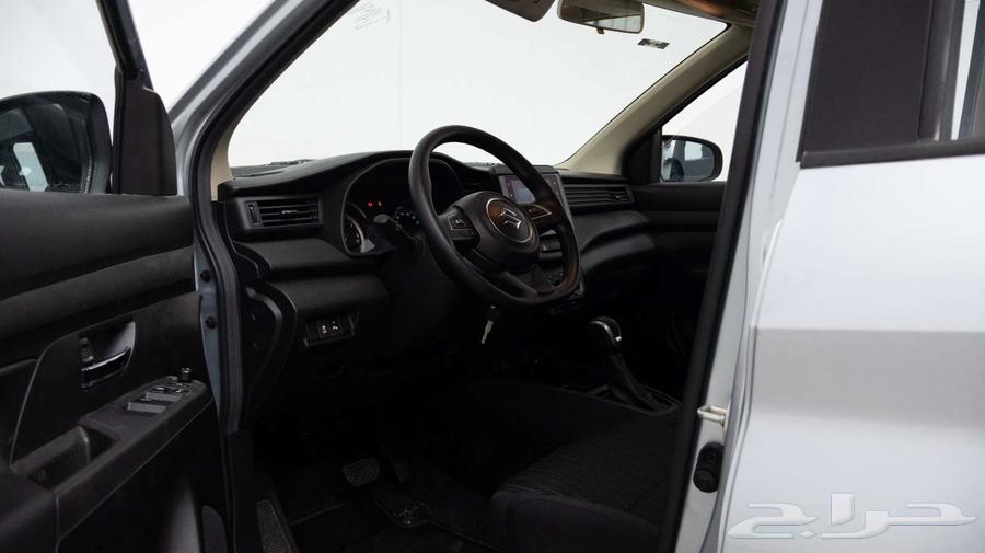 Suzuki Ertiga Standard model 2025 is available in full option.63271887940226112
