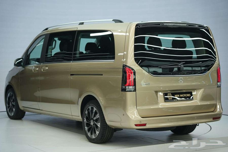 Mercedes V 300 Avantgarde 2025 model, Gulf specs, black and gold63272649536385114