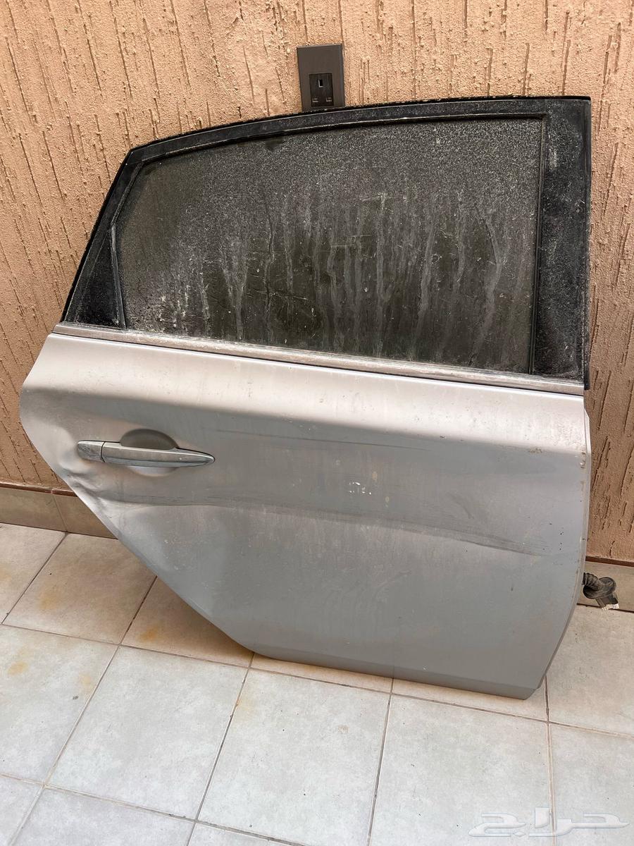باب سيارة نيسان سنترا موديل 2020 لونه فضي632673783417621126
