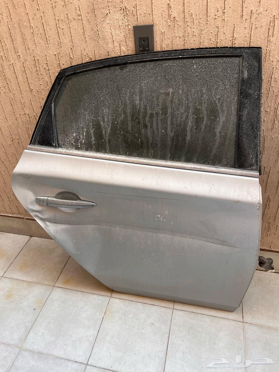 باب سيارة نيسان سنترا موديل 2020 لونه فضي63267378341762111