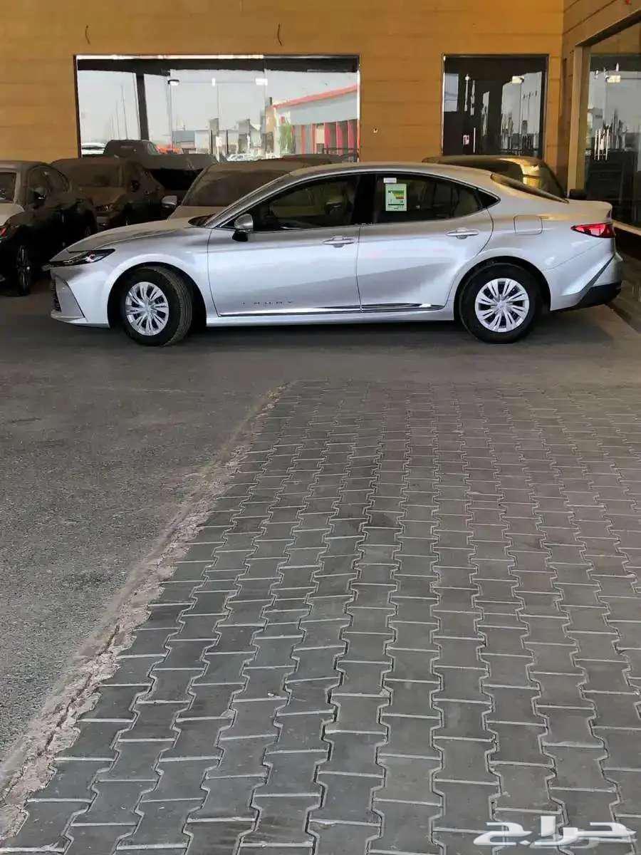 Camry E Standard gasoline 2025, installment 1550, Al-Hassan63263548938755111