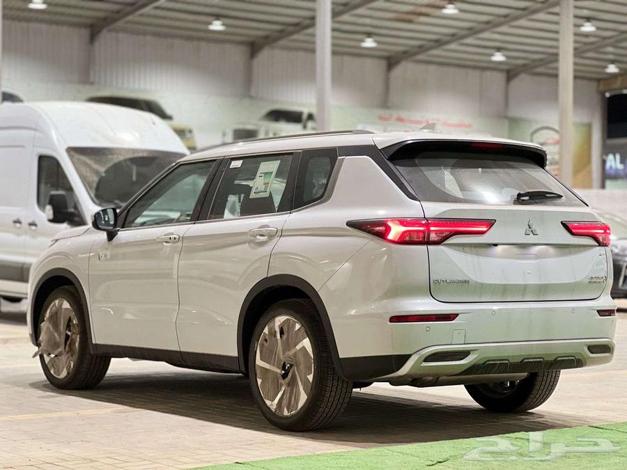 Mitsubishi Outlander Half Full 7-Seater 202463265131881475114