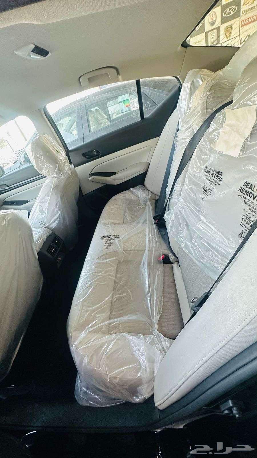 Nissan Titima with SV trim, model year 202463258171403907111