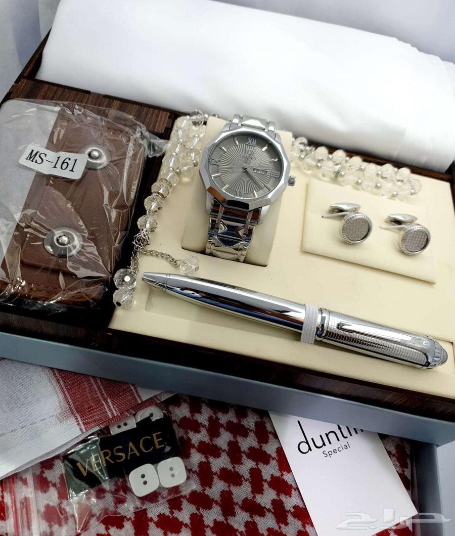 Fabric of a thobe with a shemagh and a watch set63172421995010111