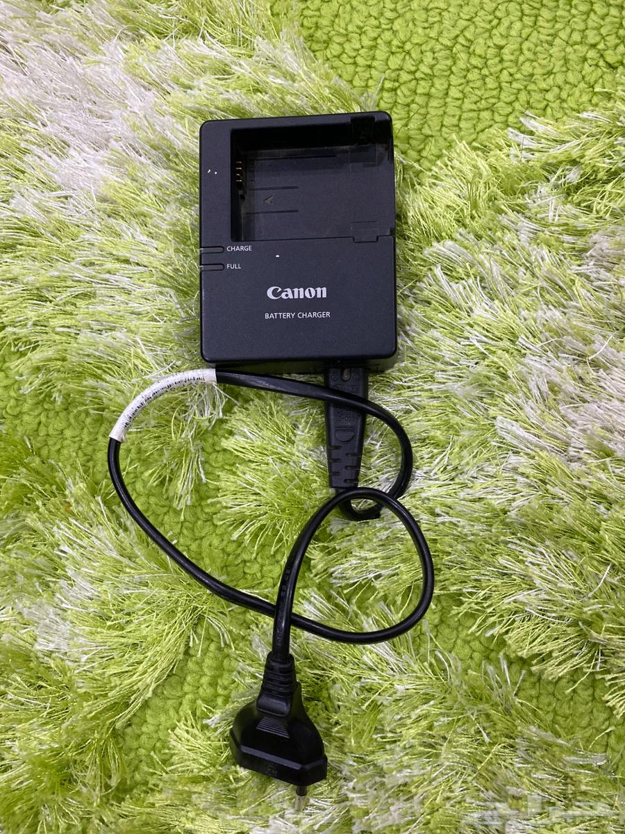 Canon 650D camera with lenses and tripod with ball head63170589743747113