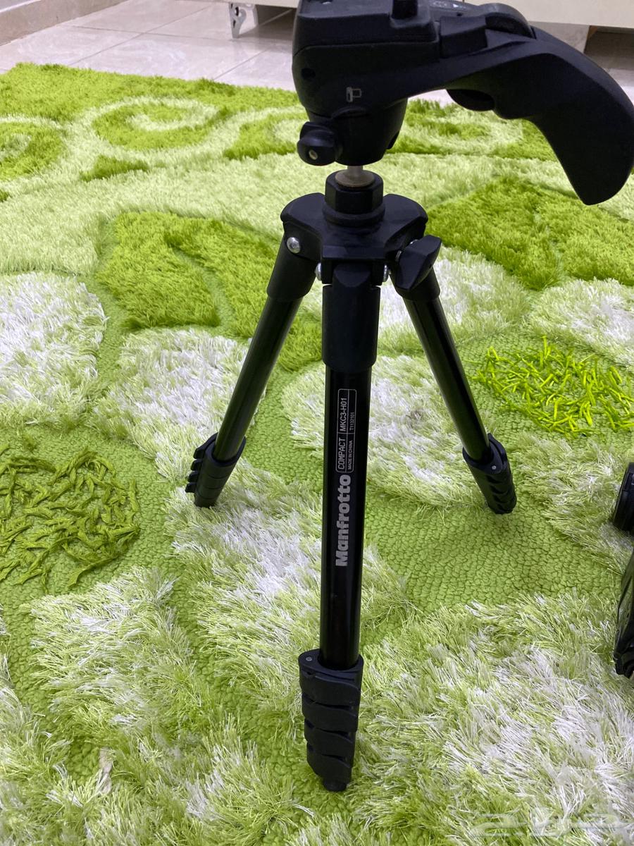 Canon 650D camera with lenses and tripod with ball head63170589743747112