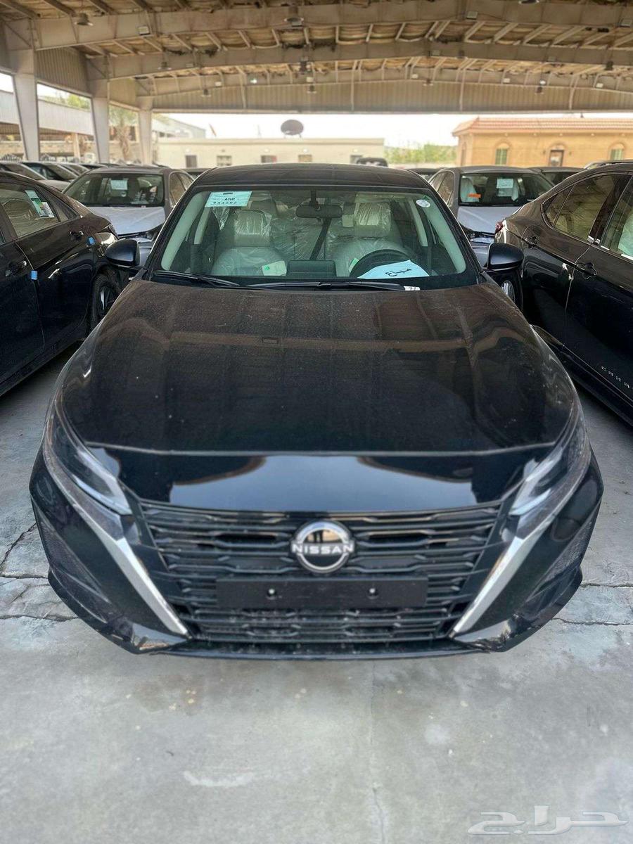 Nissan Titana with SV trim, model year 2024632472790036501110