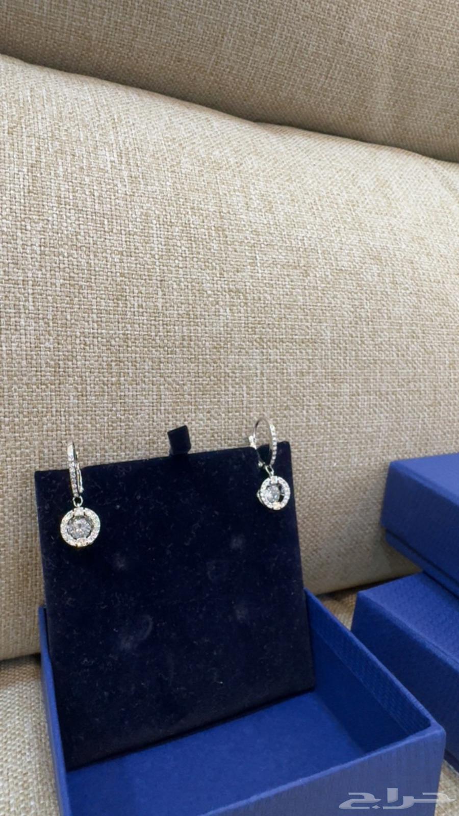 A new original Swarovski necklace63168746810883111