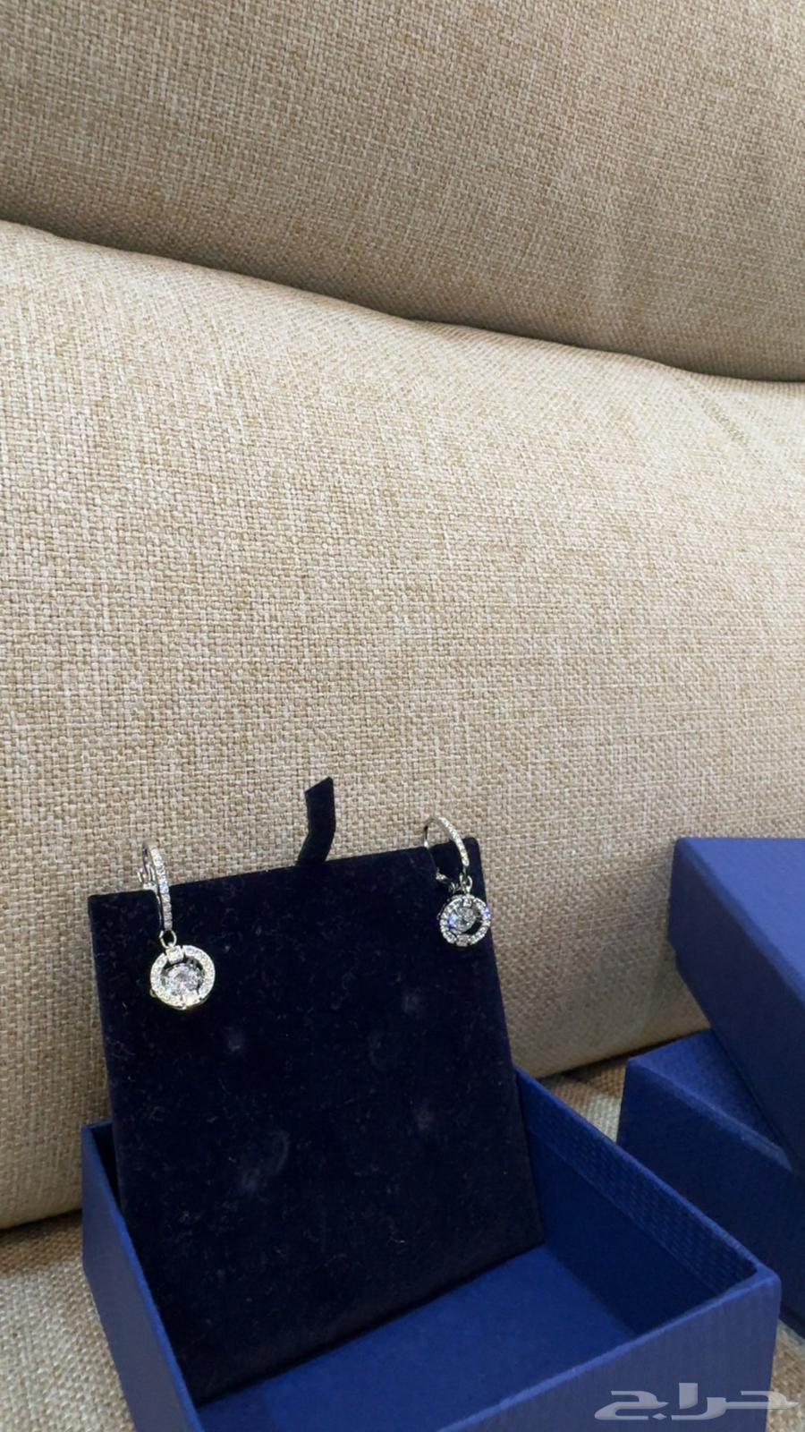A new original Swarovski necklace63168746810883112