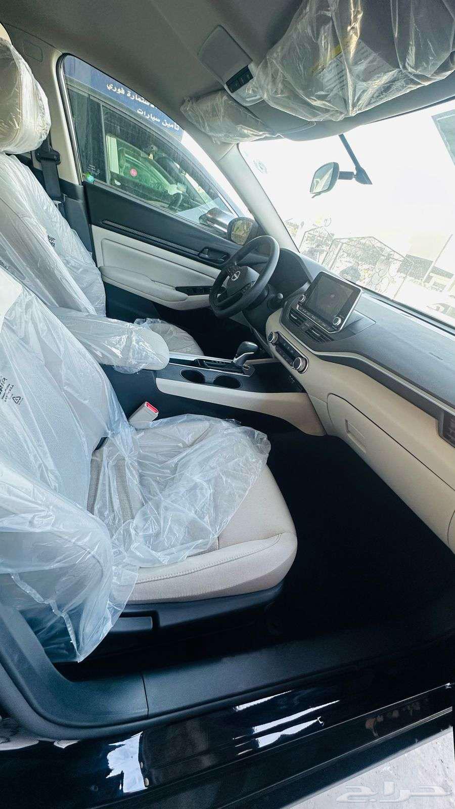 Nissan Titana with SV trim, model year 202463247279003650114