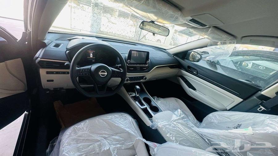 Nissan Titana with SV trim, model year 202463247279003650112