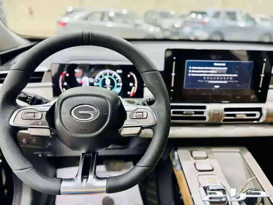 What is the price of the GMC model 2025 with a special price for cash and installments?63245739327745112