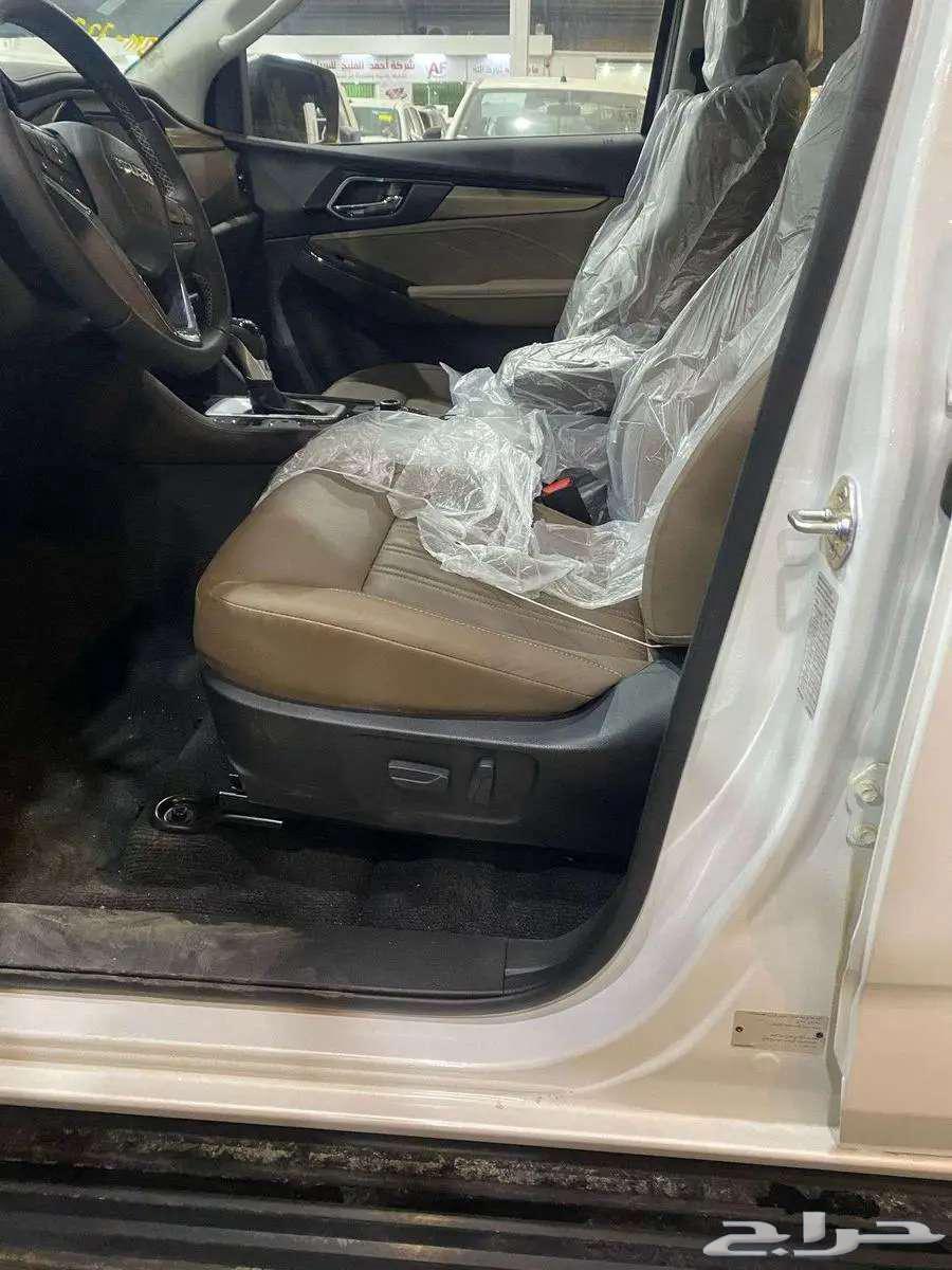 Isuzu MU-X Full Option Double 202463239104310275112