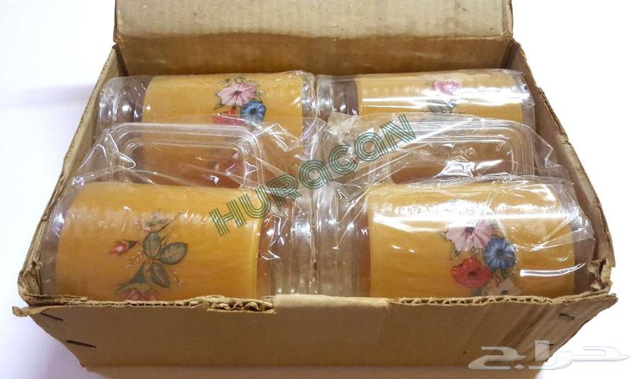 Old traditional cups and yogurt containers63161738581505113