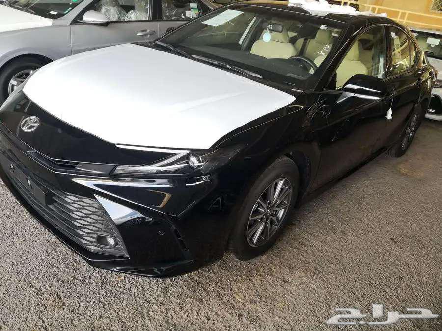 كامري E ستاندرد موديل 2025 بنزين اسود حبه فقط63233673613699111