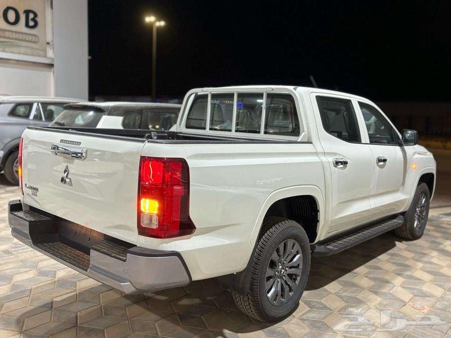 Mitsubishi L200 double diesel automatic with central air conditioning63223384050562113