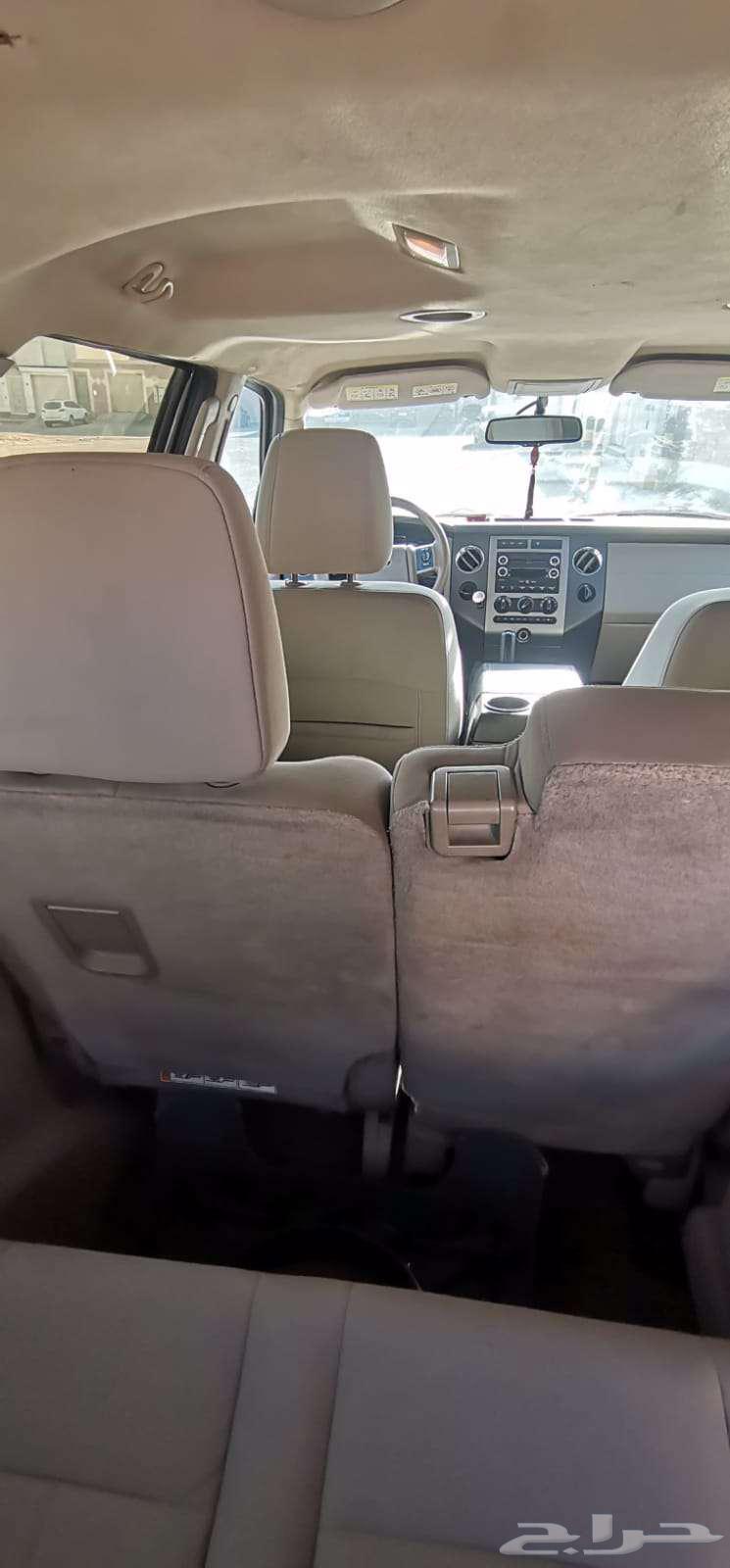 Ford Expedition 2014 half full63221373827203112
