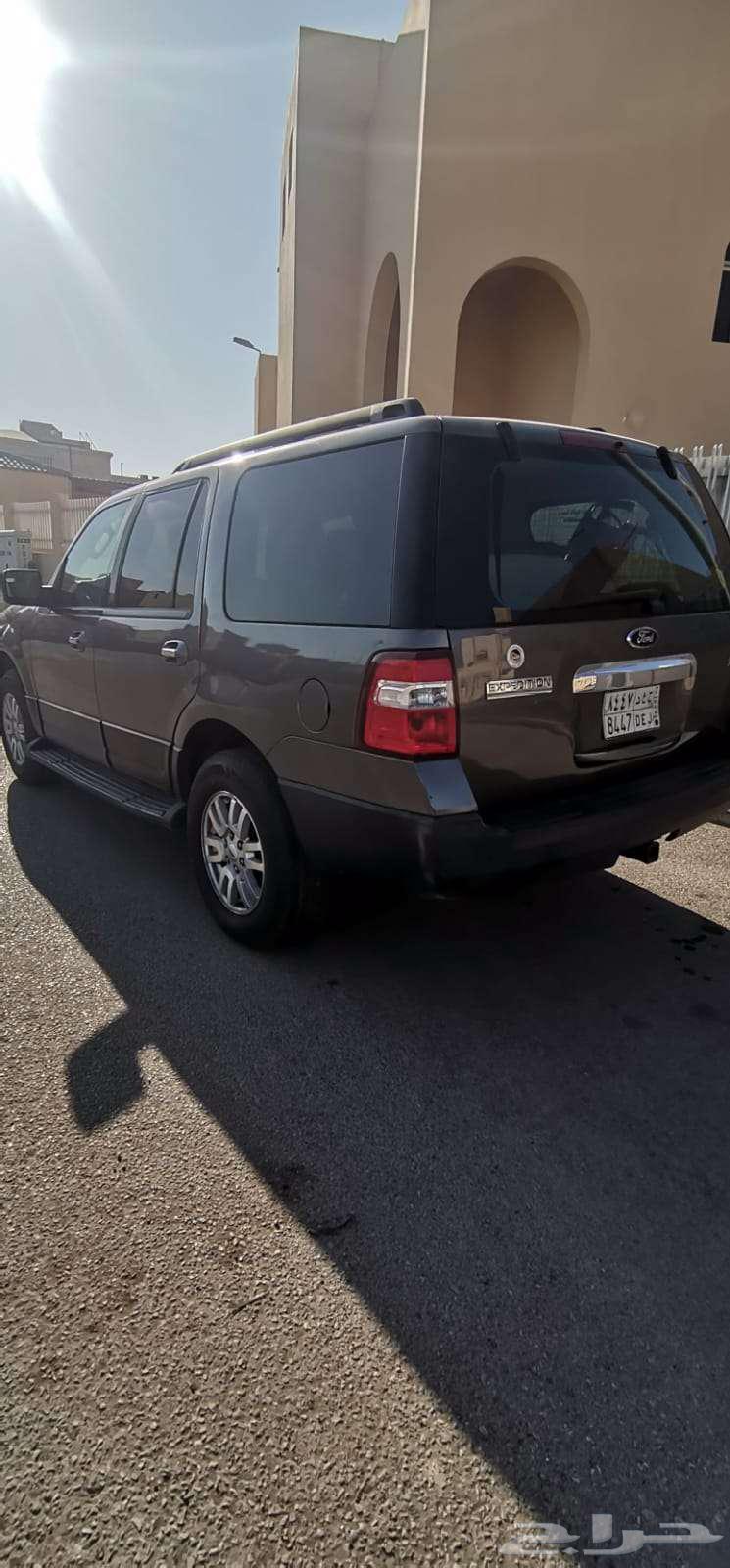 Ford Expedition 2014 half full63221373827203114