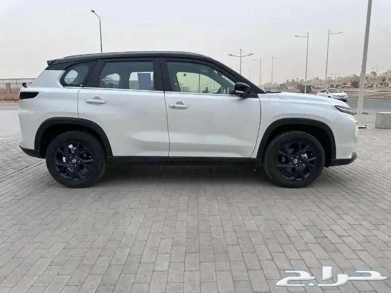 Toyota Urban Cruiser Standard and Full 2025, cash and installments63220849107713111