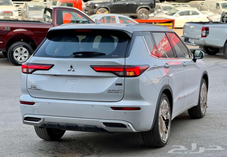 Mitsubishi Outlander 4x4 fully loaded 7-seater 202463218835315586113