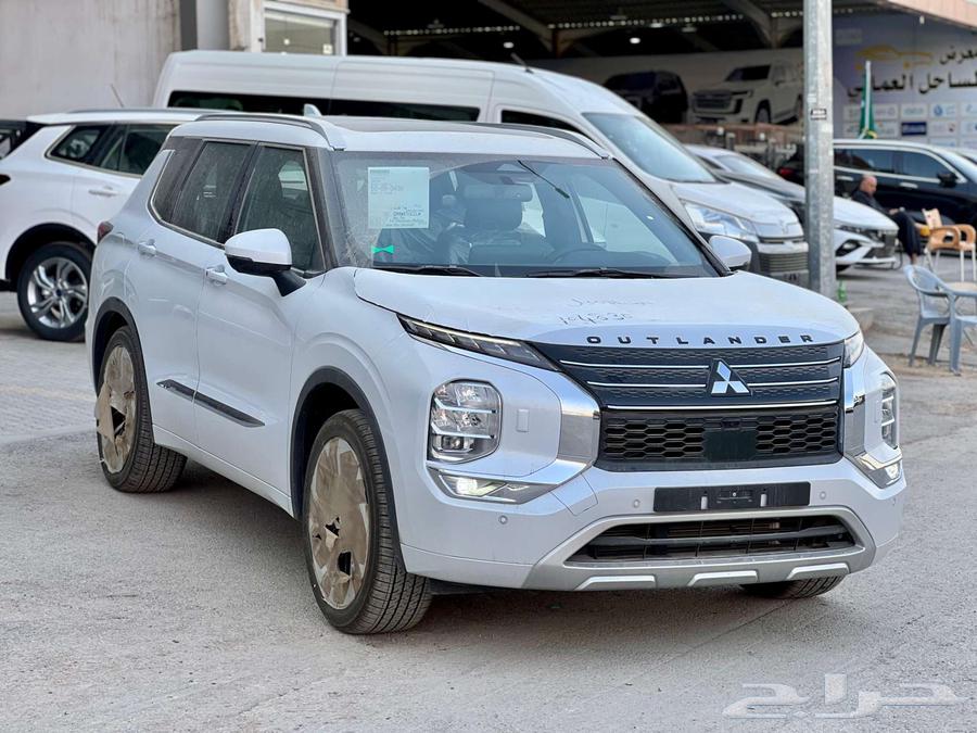 Mitsubishi Outlander 4x4 fully loaded 7-seater 202463218835315586111