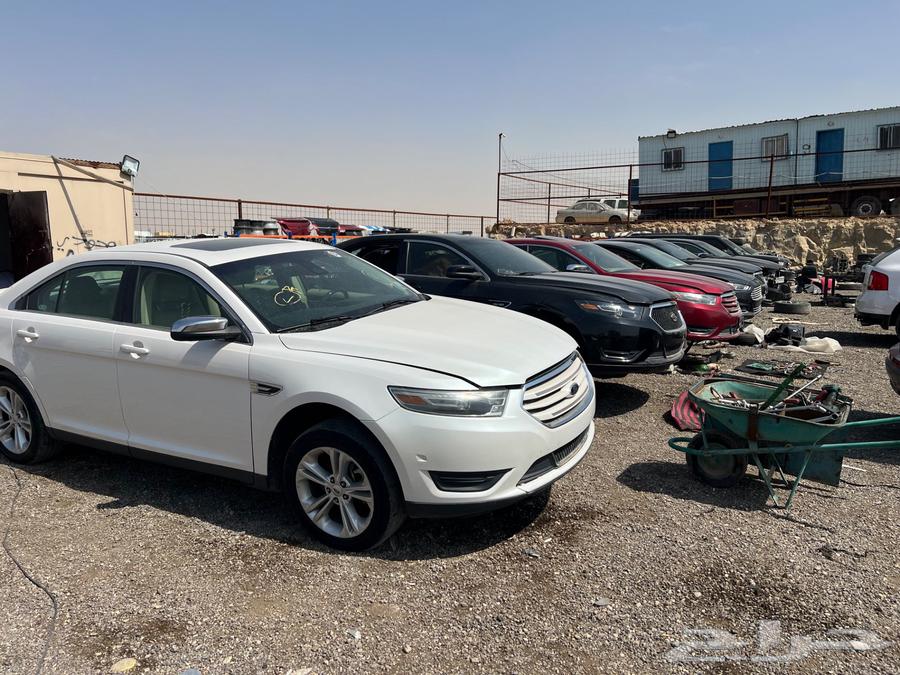 Ford cars for dismantling, parts only, brand new agency.63221907224963113