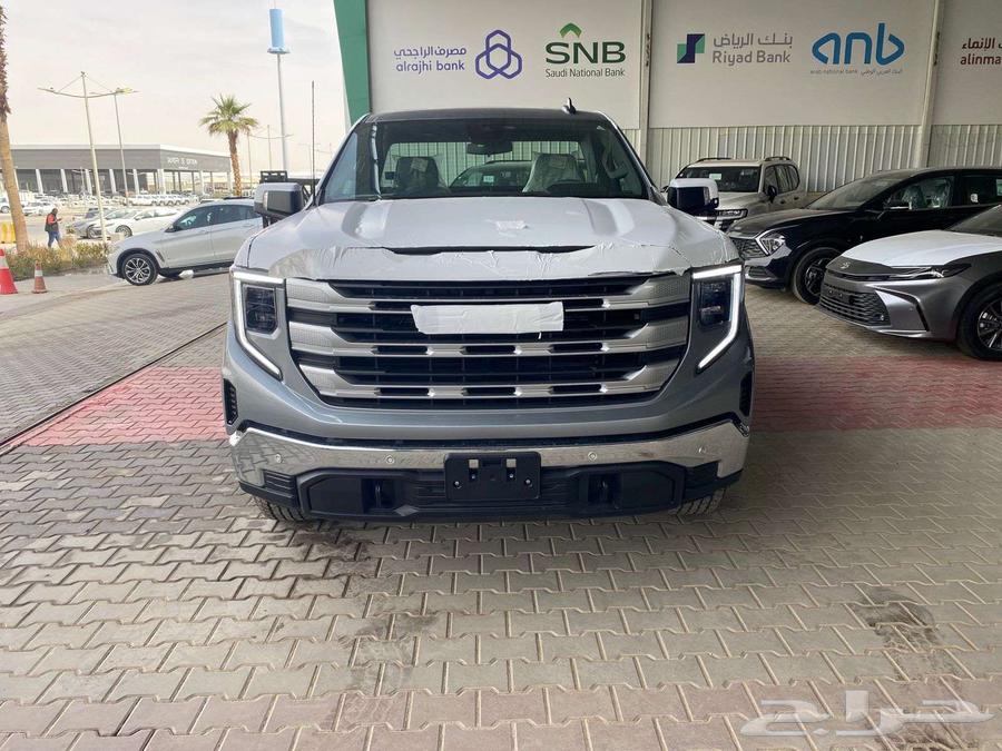 Jim's car is a 2025 SLE model, Saudi-made.63220856158722111