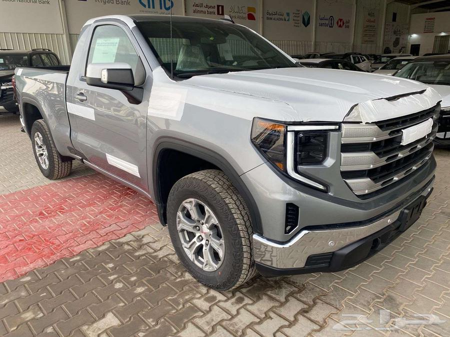 Jim's car is a 2025 SLE model, Saudi-made.63220856158722112