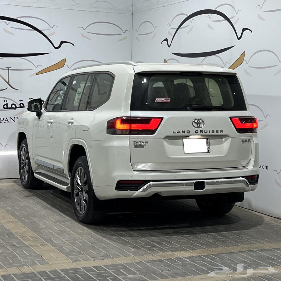 Toyota Land Cruiser GXR Number 3 Diesel 2024, only 5,000 km driven63221373950339112