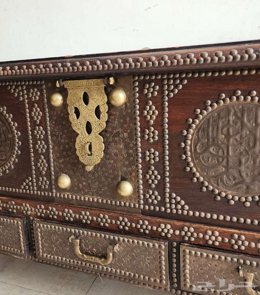 The old restaurant has been sold. A copper bedroom box, truly beautiful, God is the guide.63145560578947111