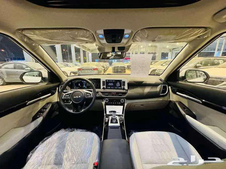 Kia Seltos 2025 with panoramic sunroof and standard features63215918517121114