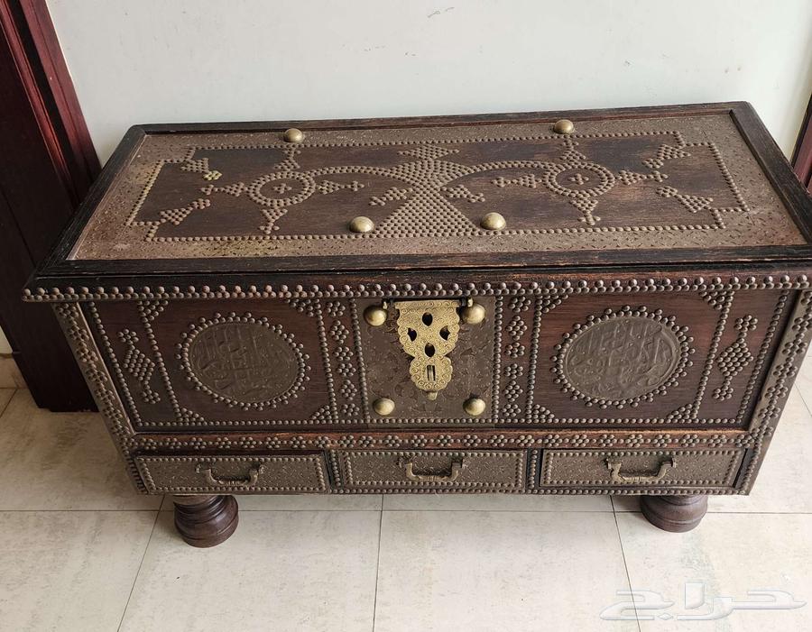 The old restaurant has been sold. A copper bedroom box, truly beautiful, God is the guide.63145560578947114