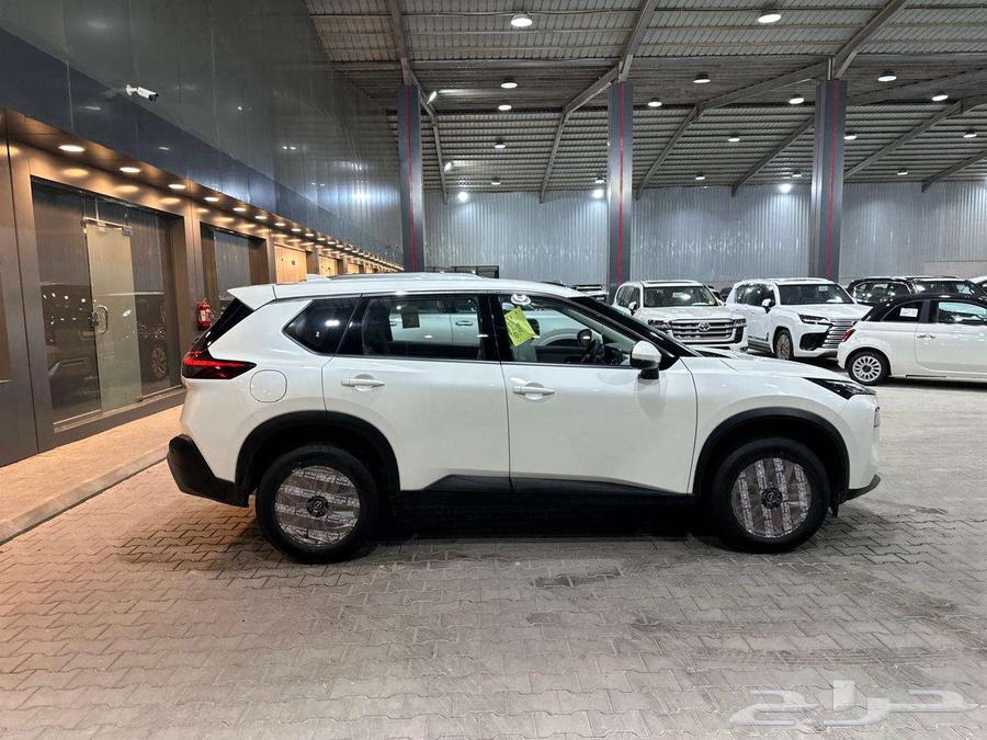 Nissan Extreel (7 seats, no 4x4, petrol, warranty, and maintenance)63210910288643113