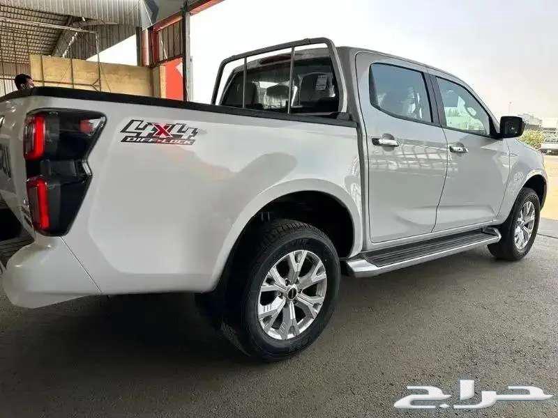 Isuzu GMR2 Full Fuel Double LS 2023 3.063209395306497112