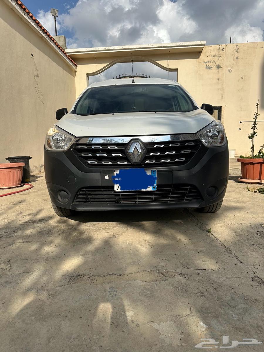 Sold: 2022 Renault van with goods63206417114242112