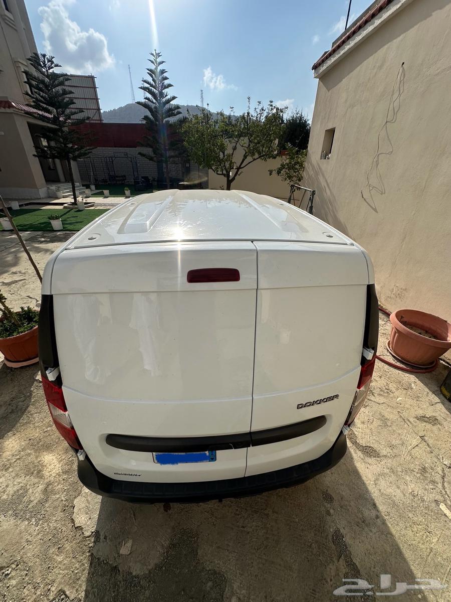 Sold: 2022 Renault van with goods63206417114242113
