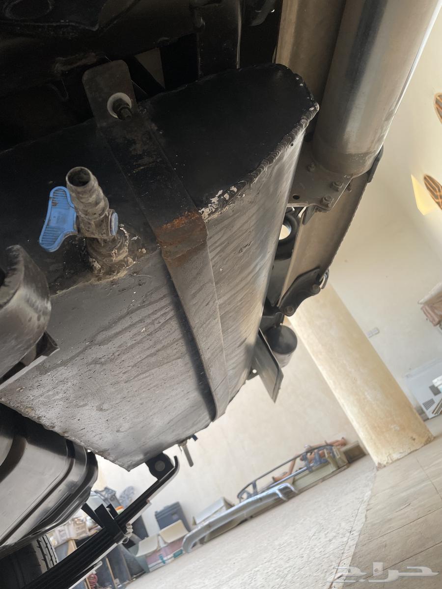 A water tank and a bag.  
A water tank located at the back bottom.63205381238401114
