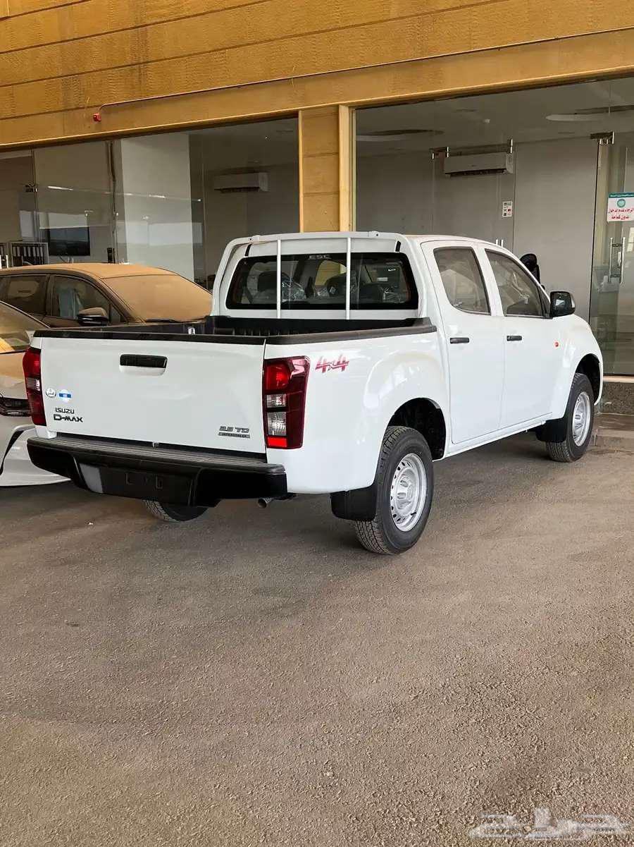 Isuzu D-Max GMMT 2024 available on installment of 1424 at Al-Hassan63206897999746114
