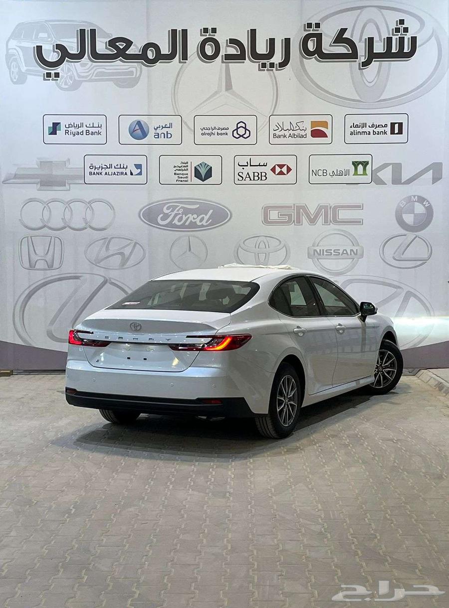 Toyota Camry E gasoline 2025, cash and installments available through all banks.63207914676994113