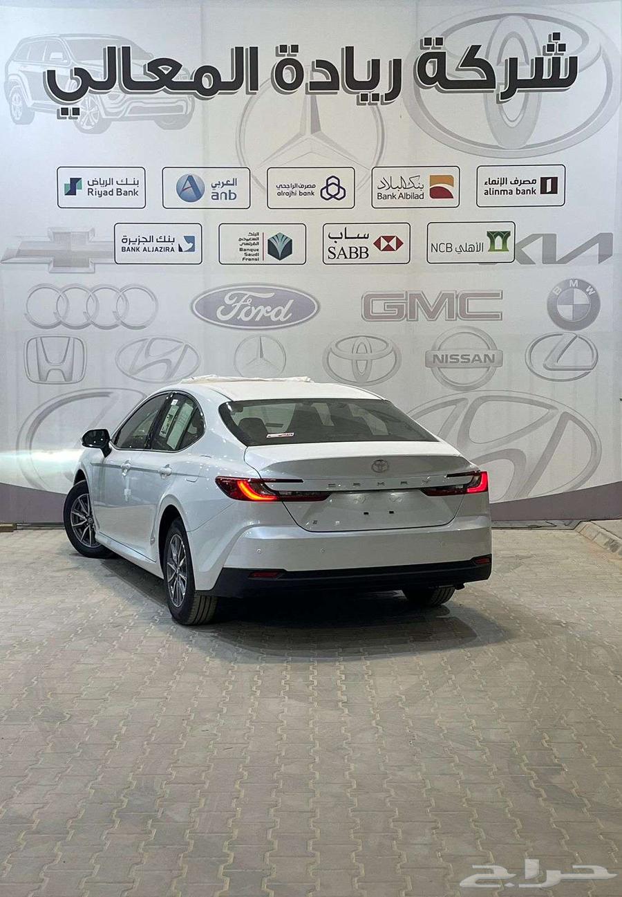 Toyota Camry E gasoline 2025, cash and installments available through all banks.63207914676994111