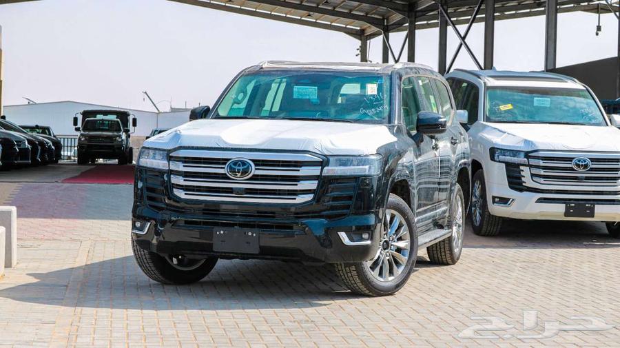 Land Cruiser GXR No. 3 Gasoline 2025 Cash - Installment63206917602817113