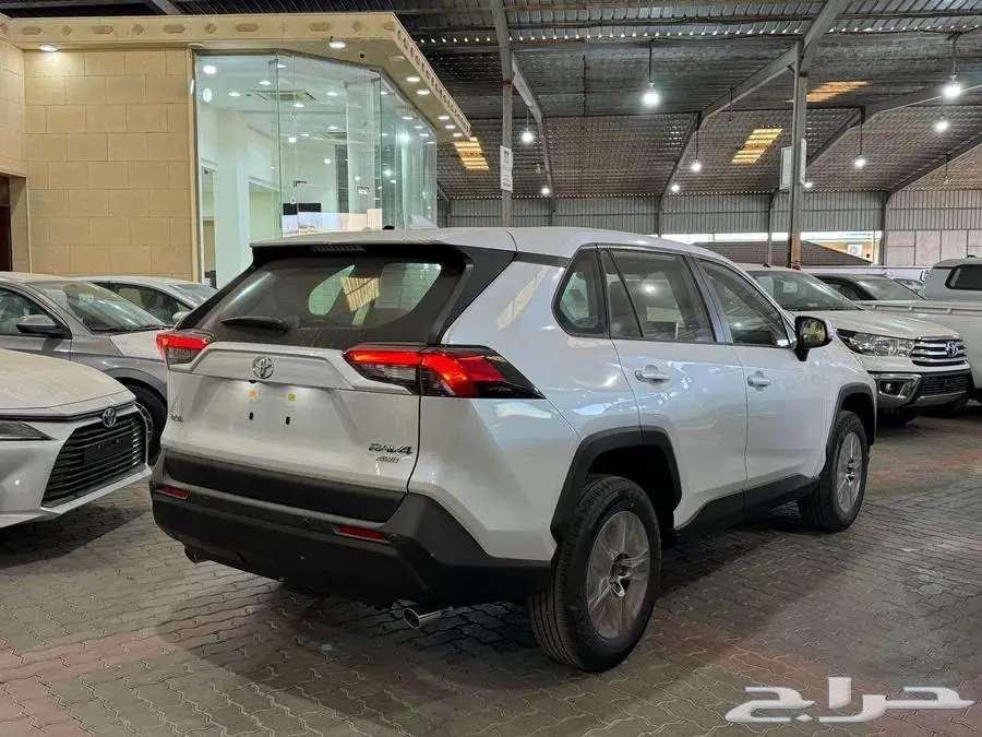 Toyota RAV4 LE Standard Double Gas White 202563207910811265112