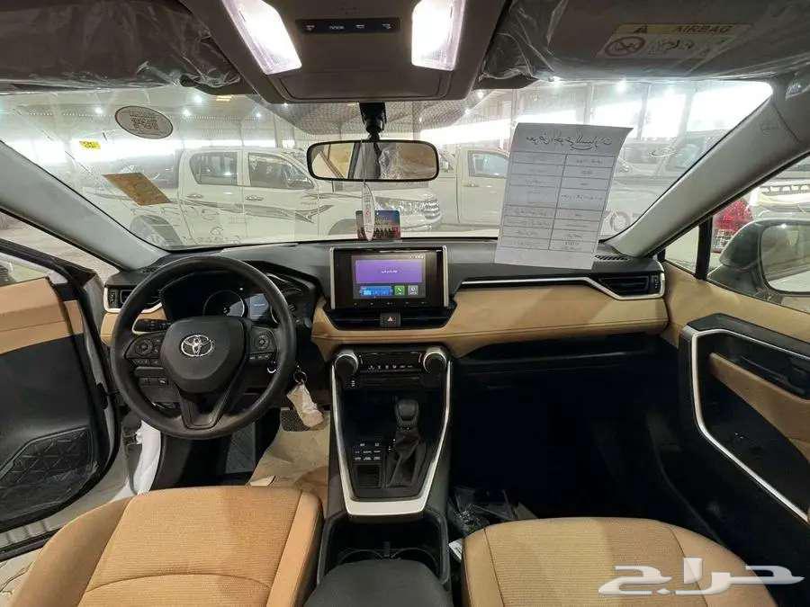 Toyota RAV4 LE Standard Double Gas White 202563207910811265111